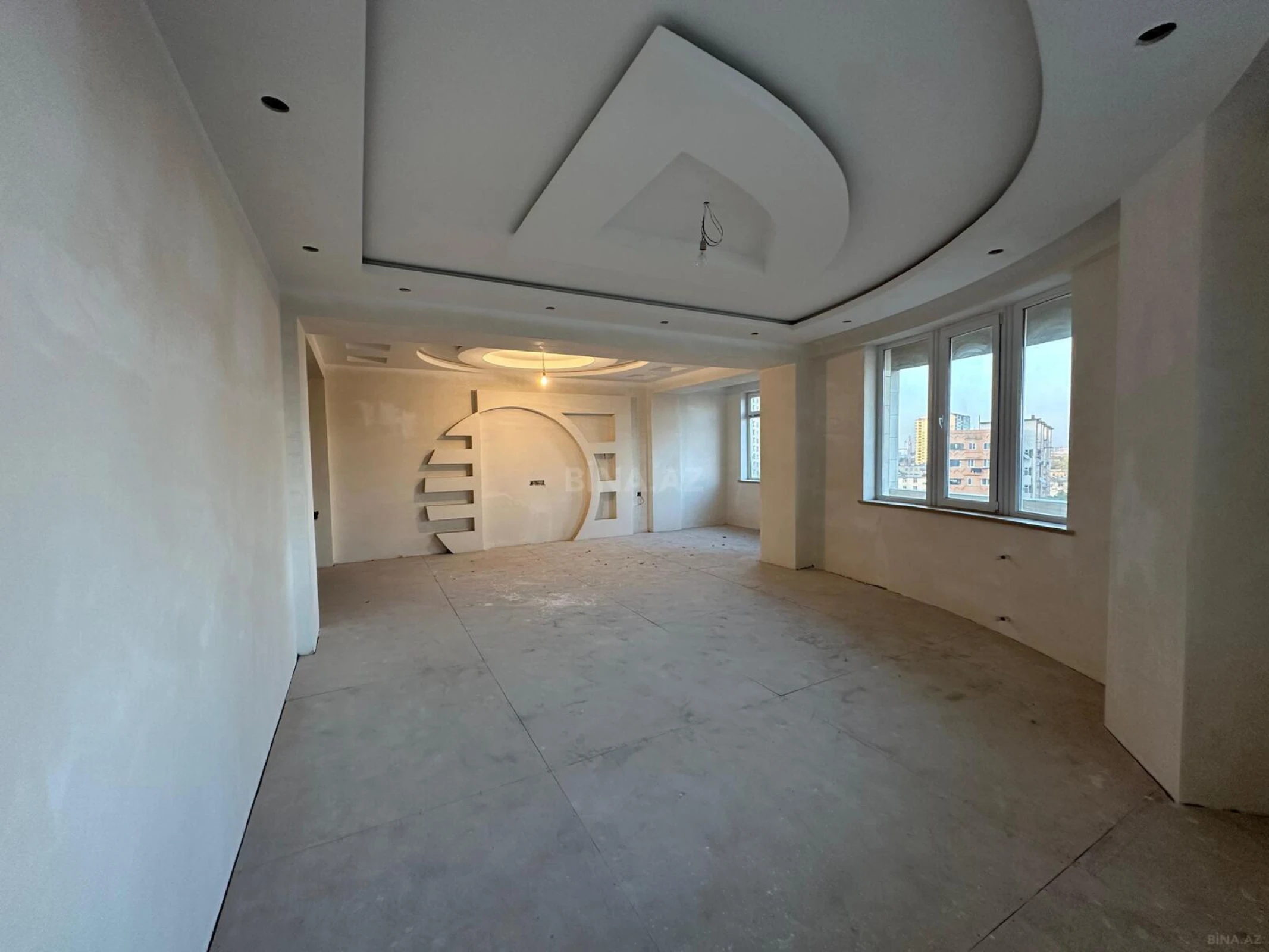 Satılır 3 otaqlı mənzil 156 m²