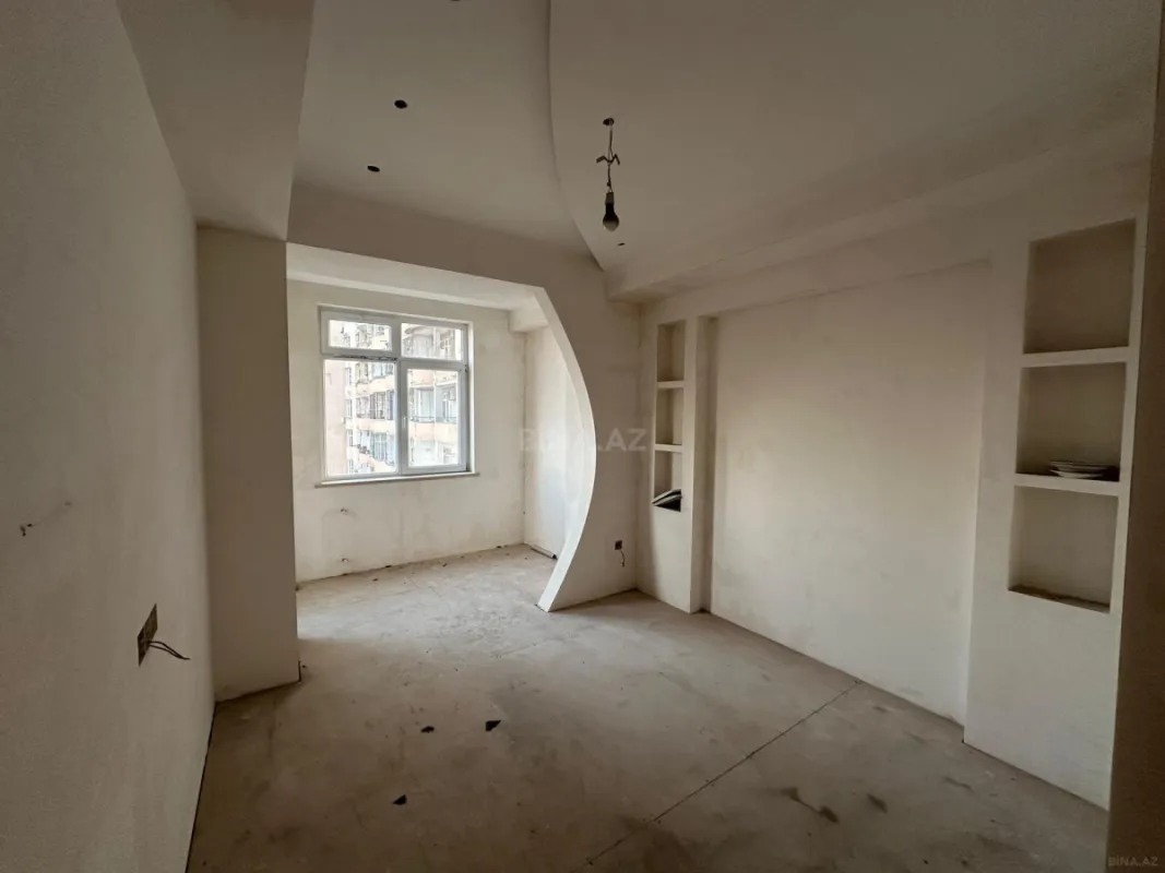 Satılır 3 otaqlı mənzil 156 m²