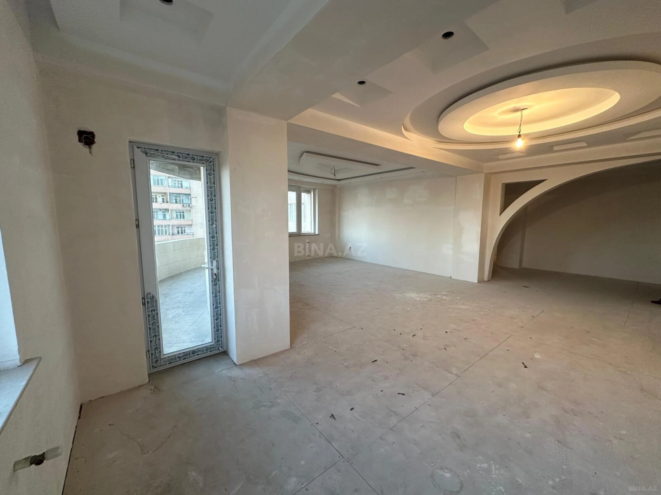 Satılır 3 otaqlı mənzil 156 m²
