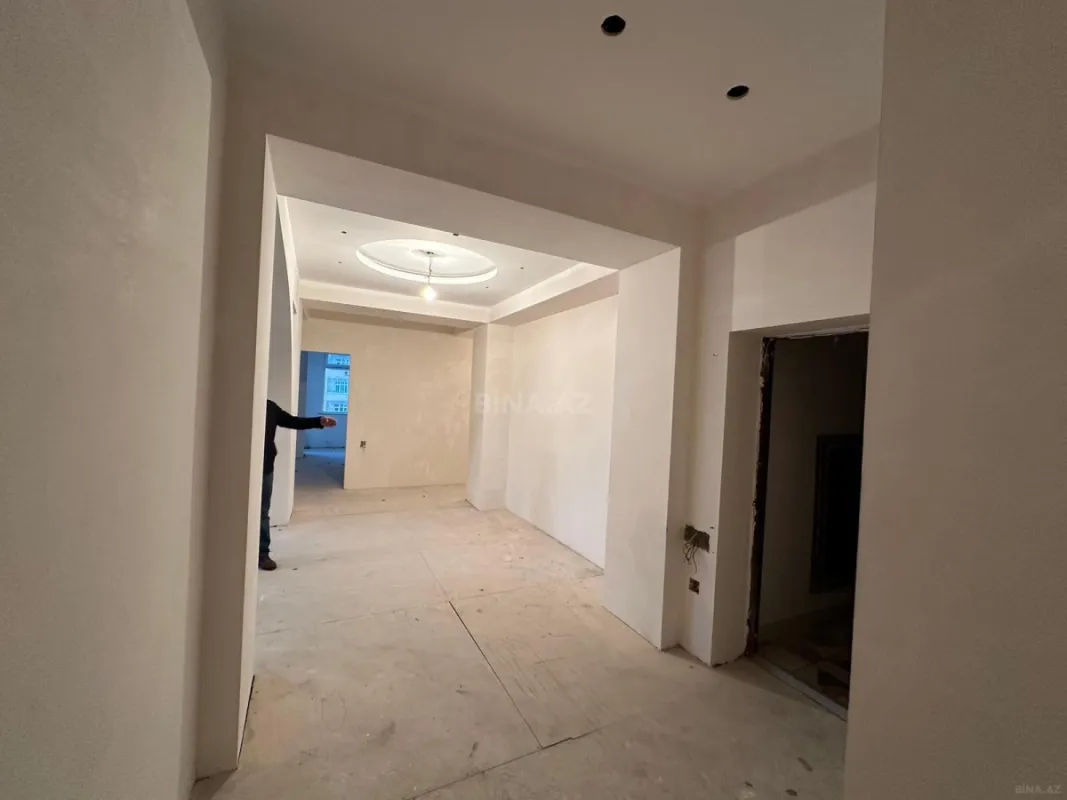 Satılır 3 otaqlı mənzil 156 m²