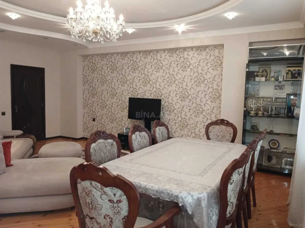 Satılır 3 otaqlı mənzil 132 m²