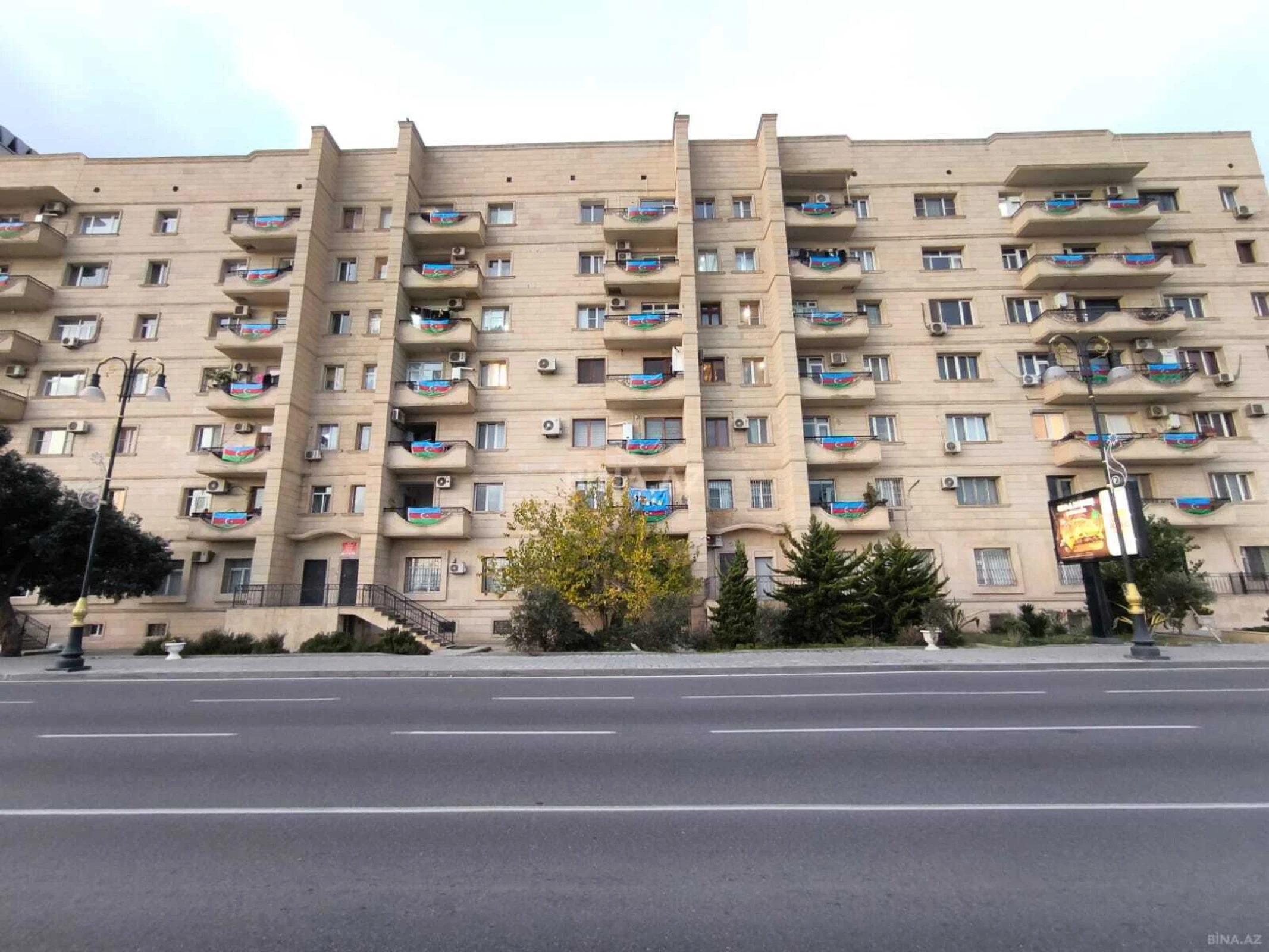 Satılır 4 otaqlı mənzil 100 m²