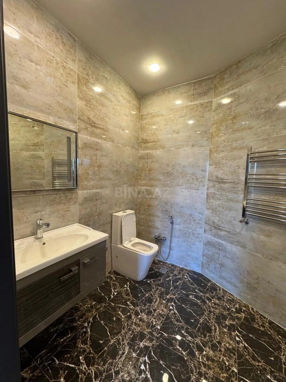 Kirayə verilir 14 otaqlı ofis 550 m²