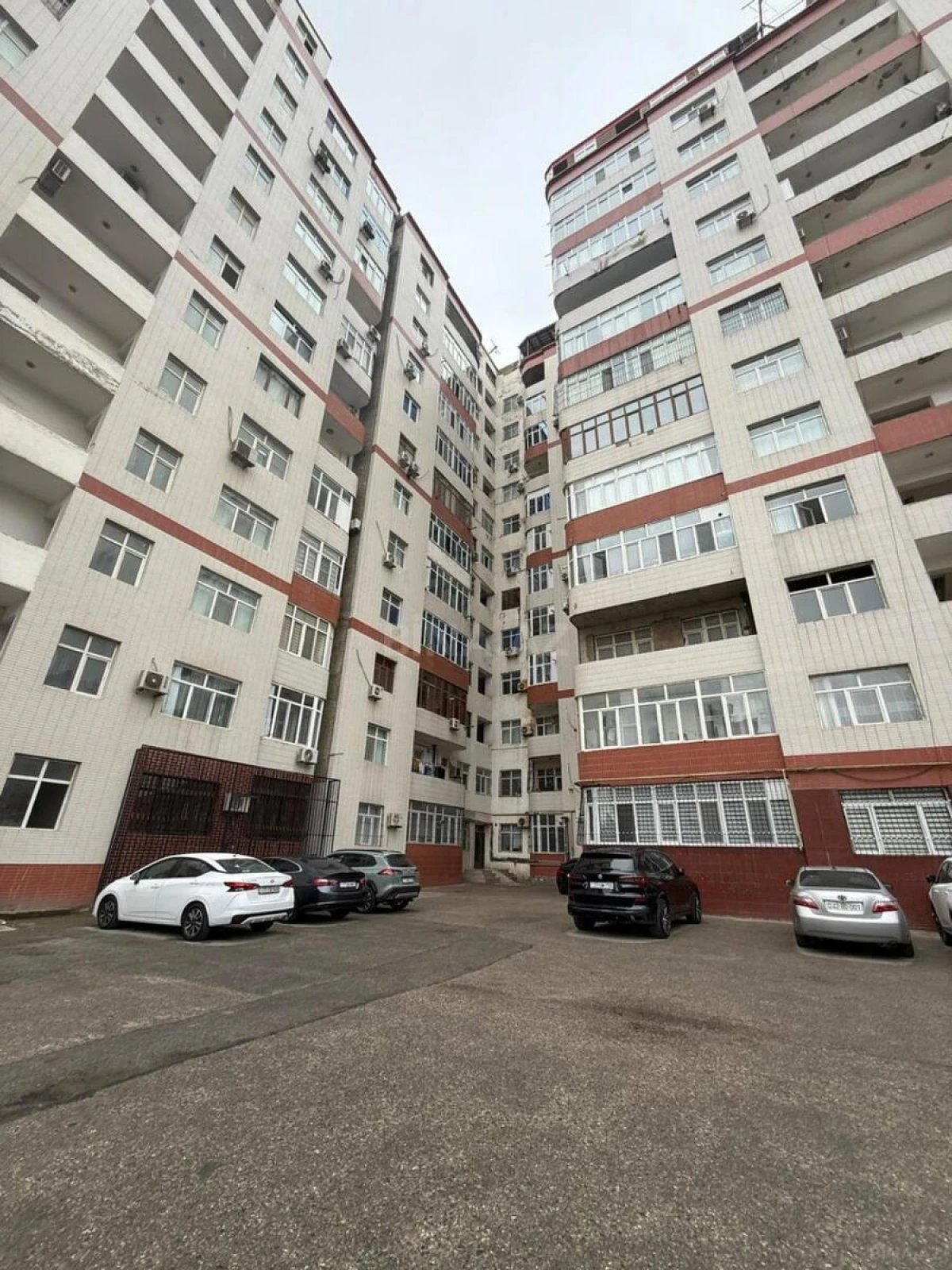 Satılır 2 otaqlı mənzil 101 m²