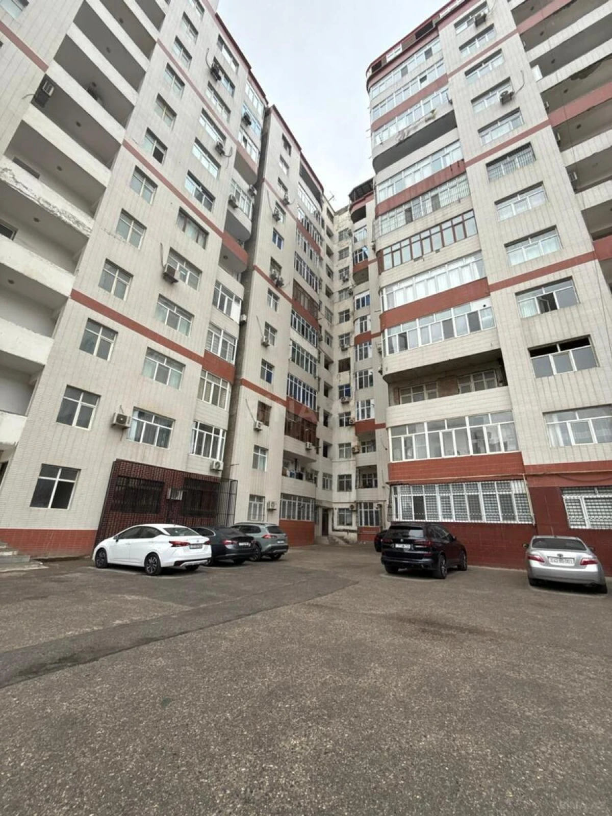 Satılır 2 otaqlı mənzil 101 m²