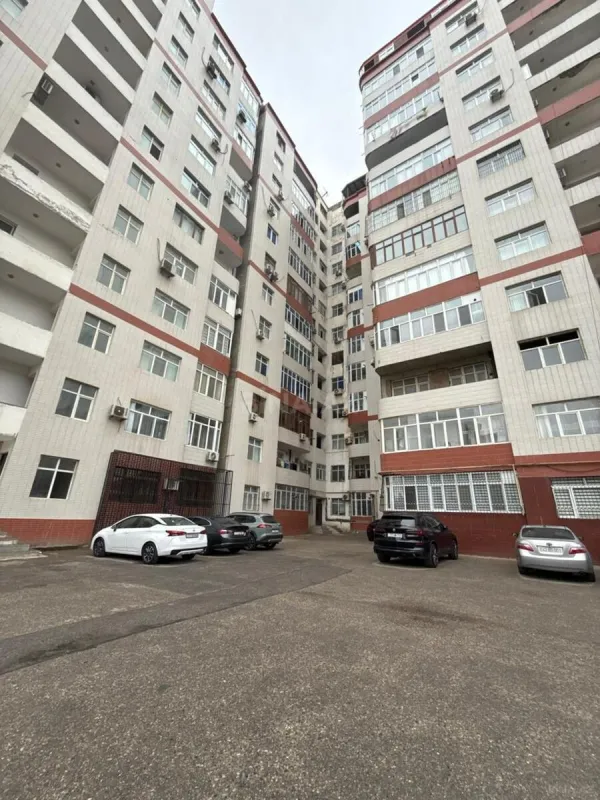 Satılır 2 otaqlı mənzil 101 m²