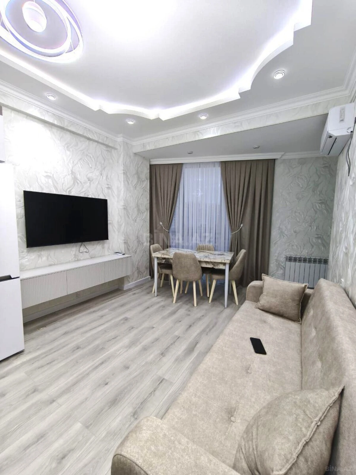 Kirayə verilir 2 otaqlı mənzil 66 m²
