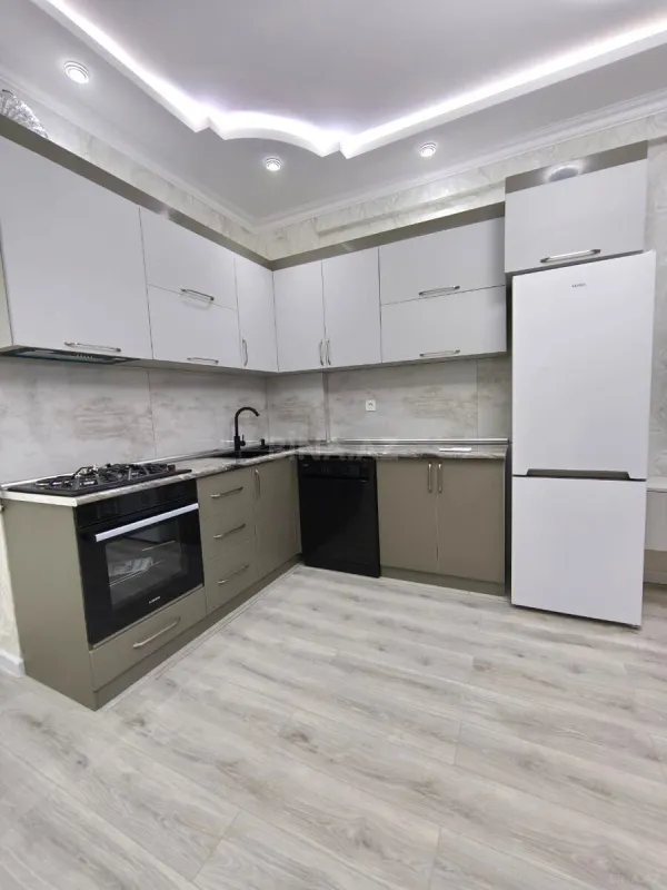 Kirayə verilir 2 otaqlı mənzil 66 m²