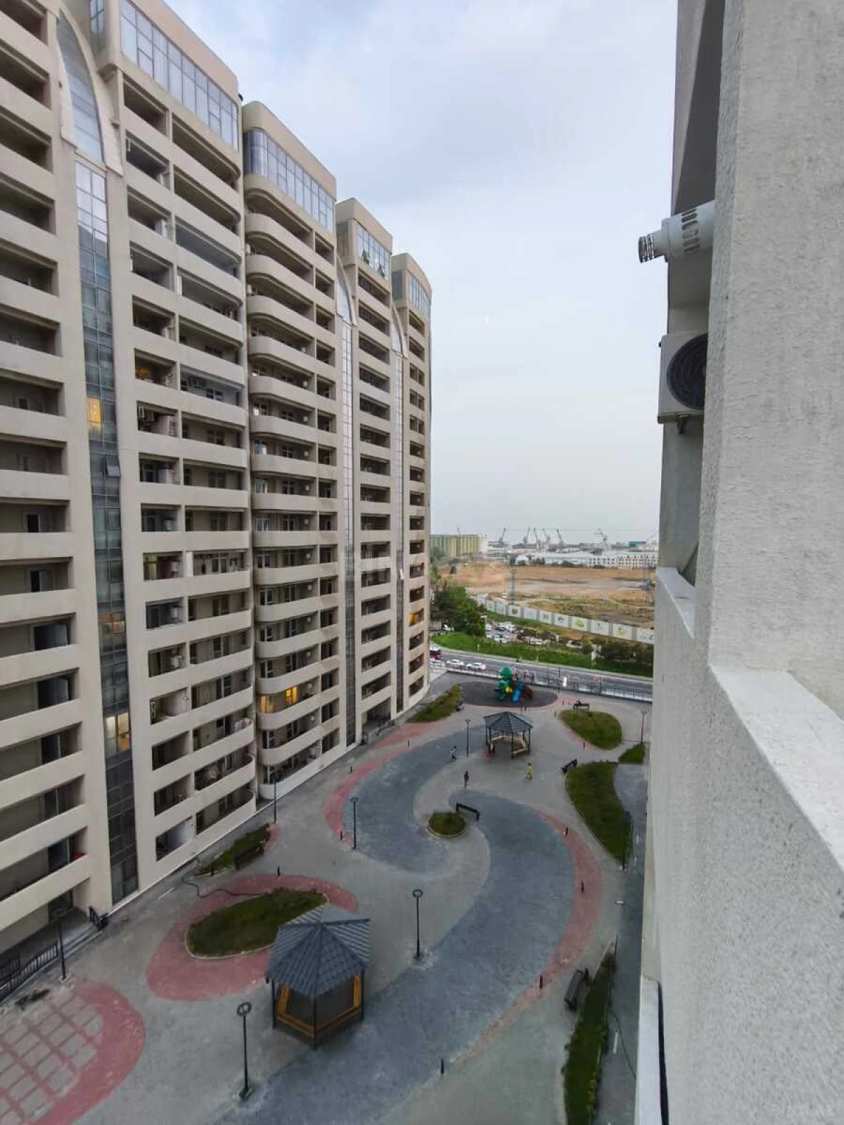 Kirayə verilir 2 otaqlı mənzil 66 m²