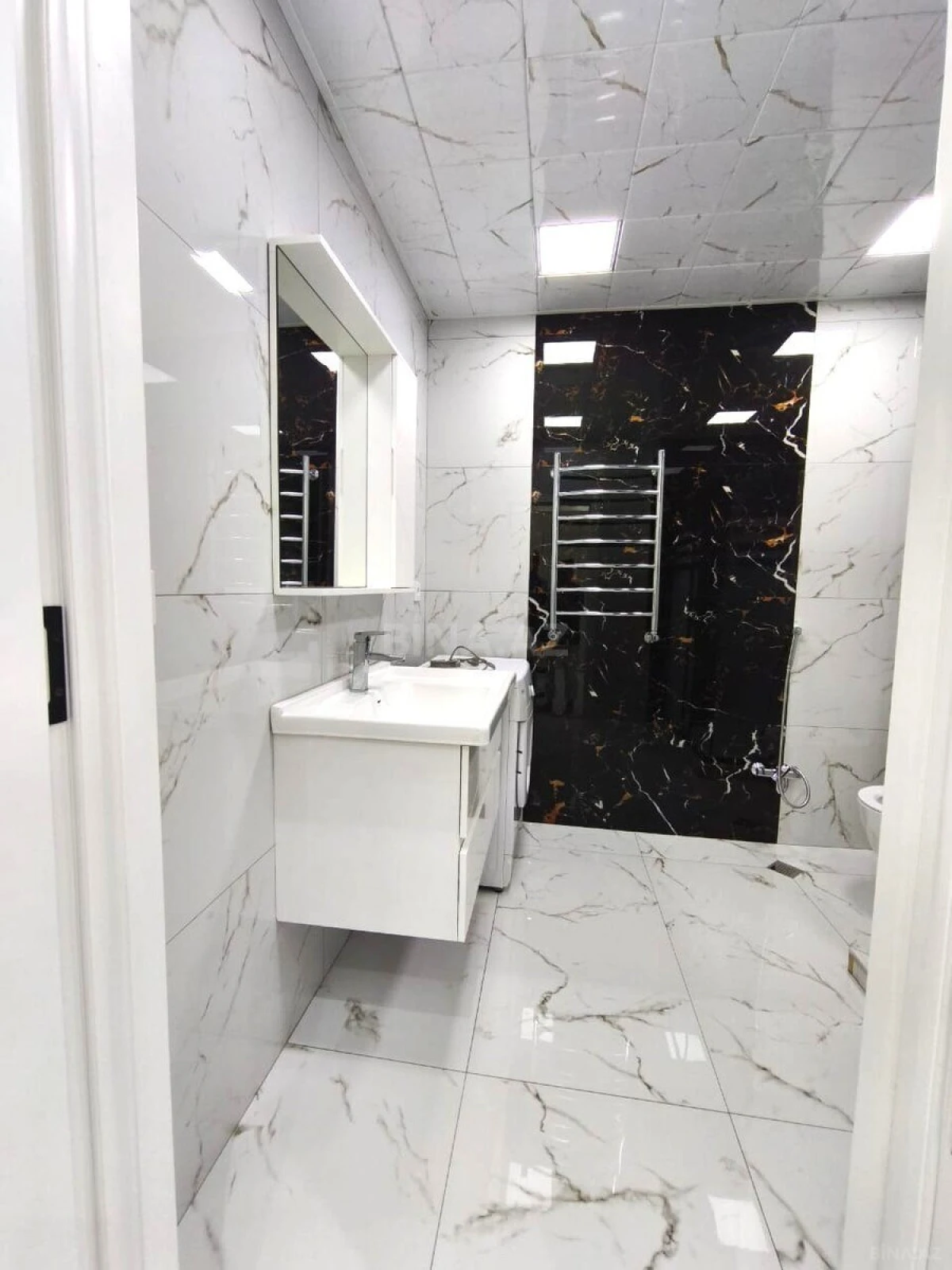 Kirayə verilir 2 otaqlı mənzil 66 m²