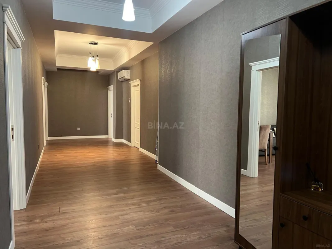 Kirayə verilir 4 otaqlı mənzil 155 m²