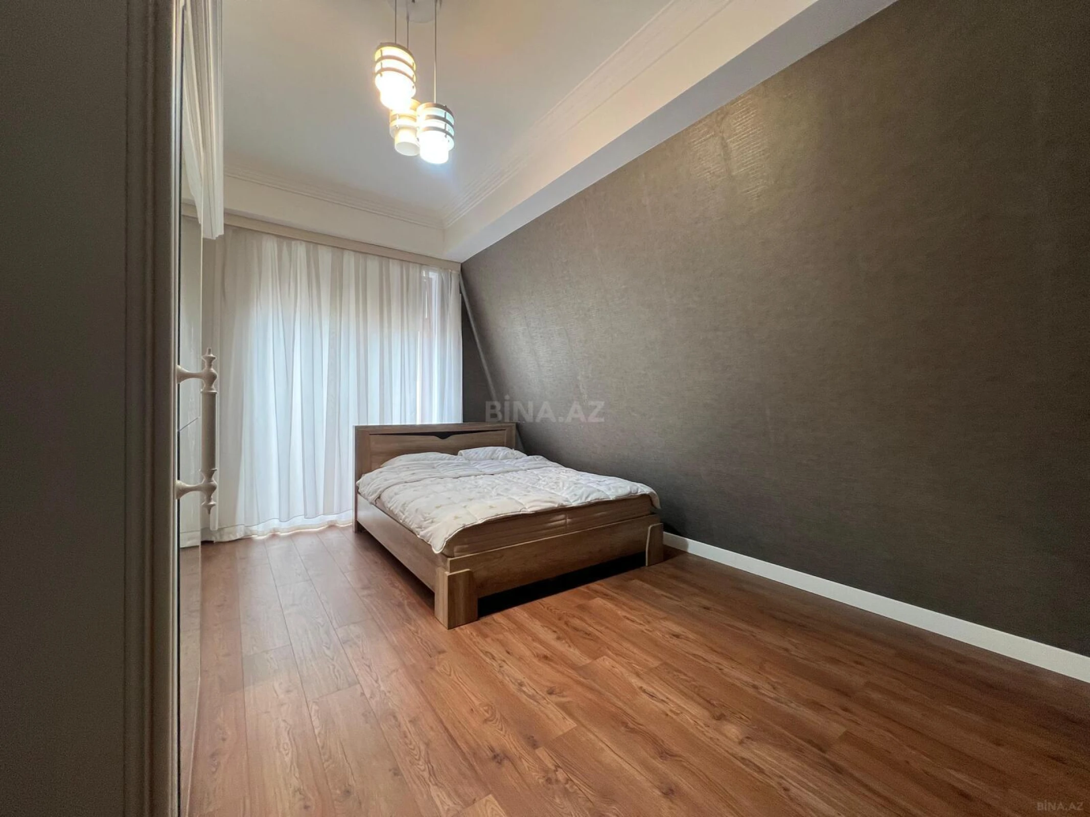 Kirayə verilir 4 otaqlı mənzil 155 m²