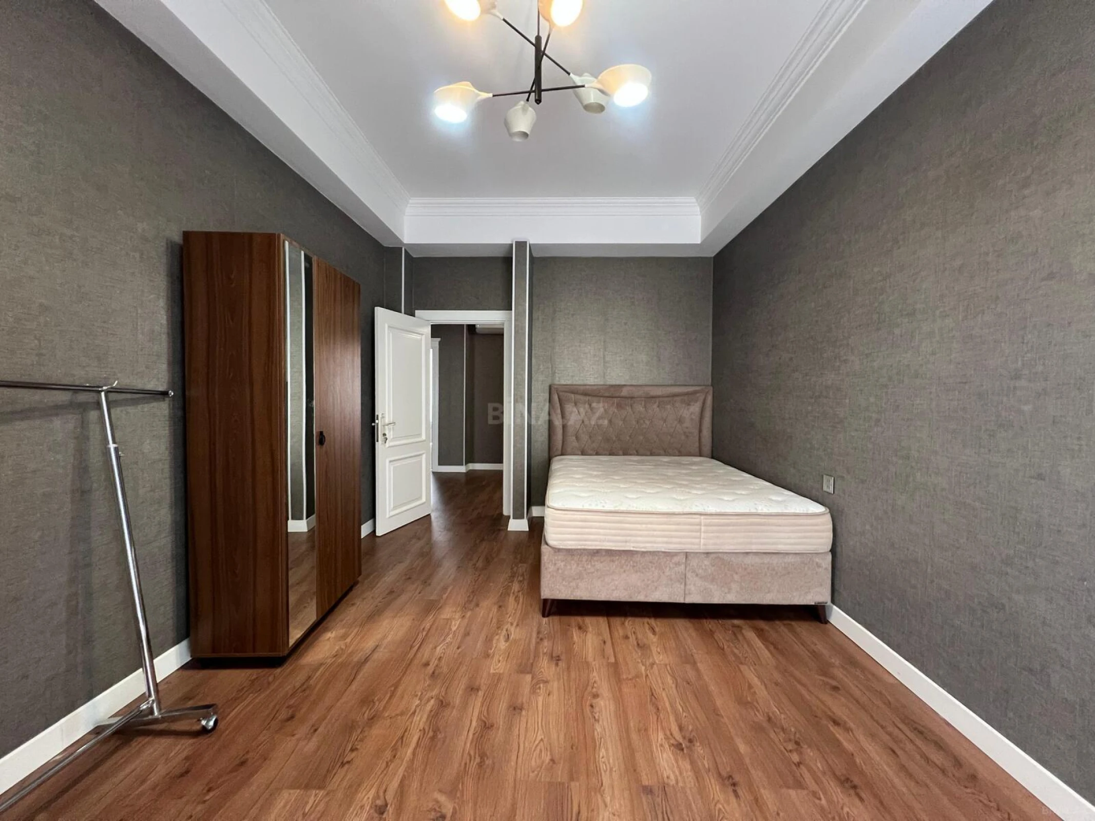 Kirayə verilir 4 otaqlı mənzil 155 m²