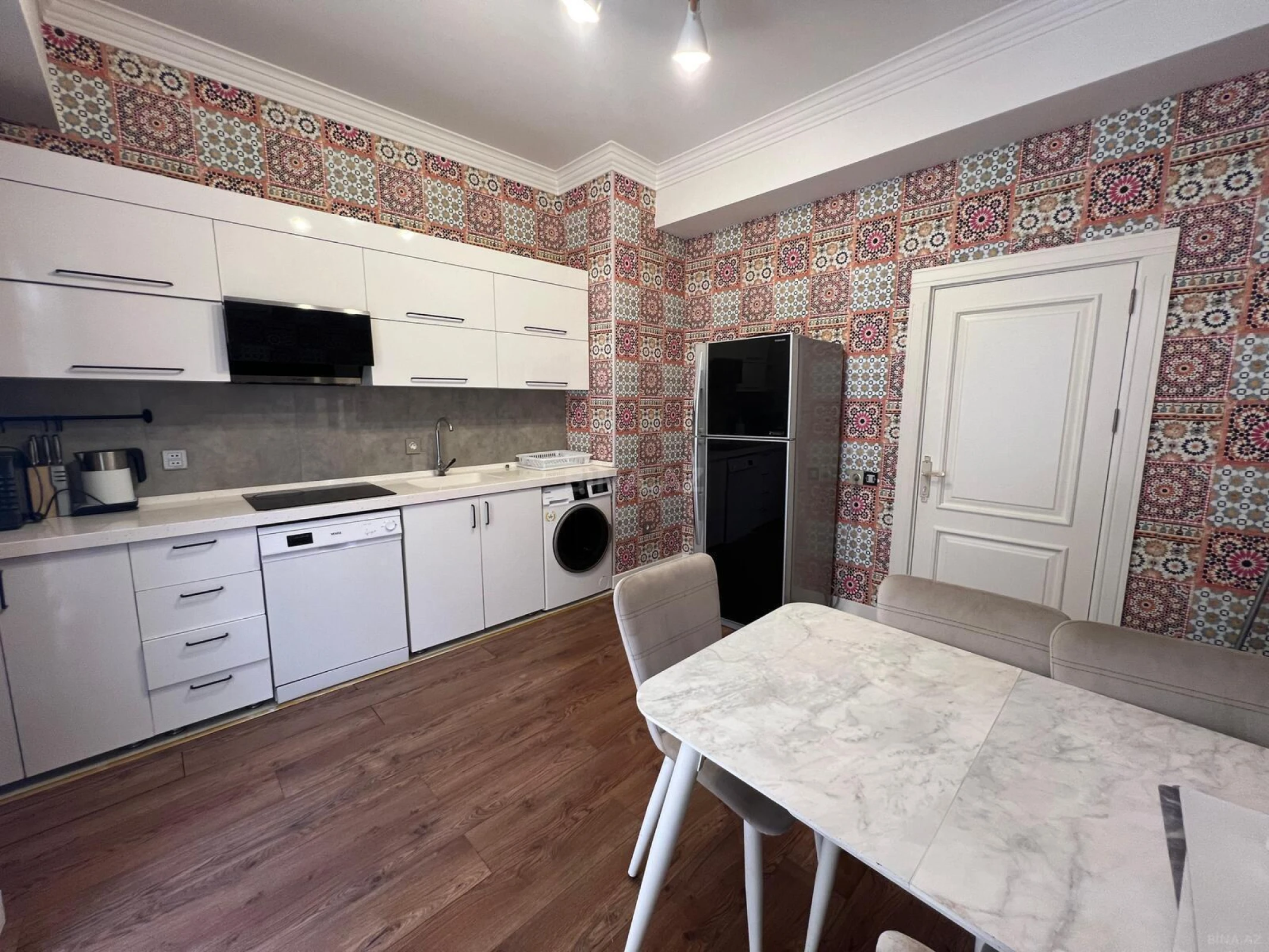 Kirayə verilir 4 otaqlı mənzil 155 m²