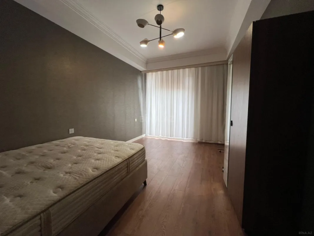 Kirayə verilir 4 otaqlı mənzil 155 m²