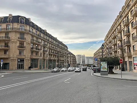 Kirayə verilir 4 otaqlı mənzil 155 m² — Bakı 4 otaq 155.00 m²