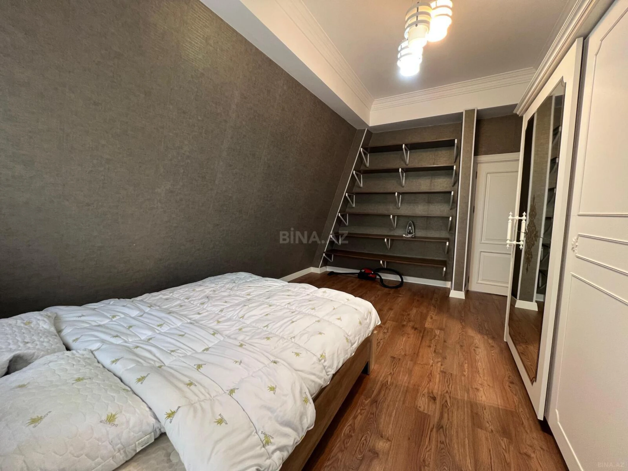 Kirayə verilir 4 otaqlı mənzil 155 m²