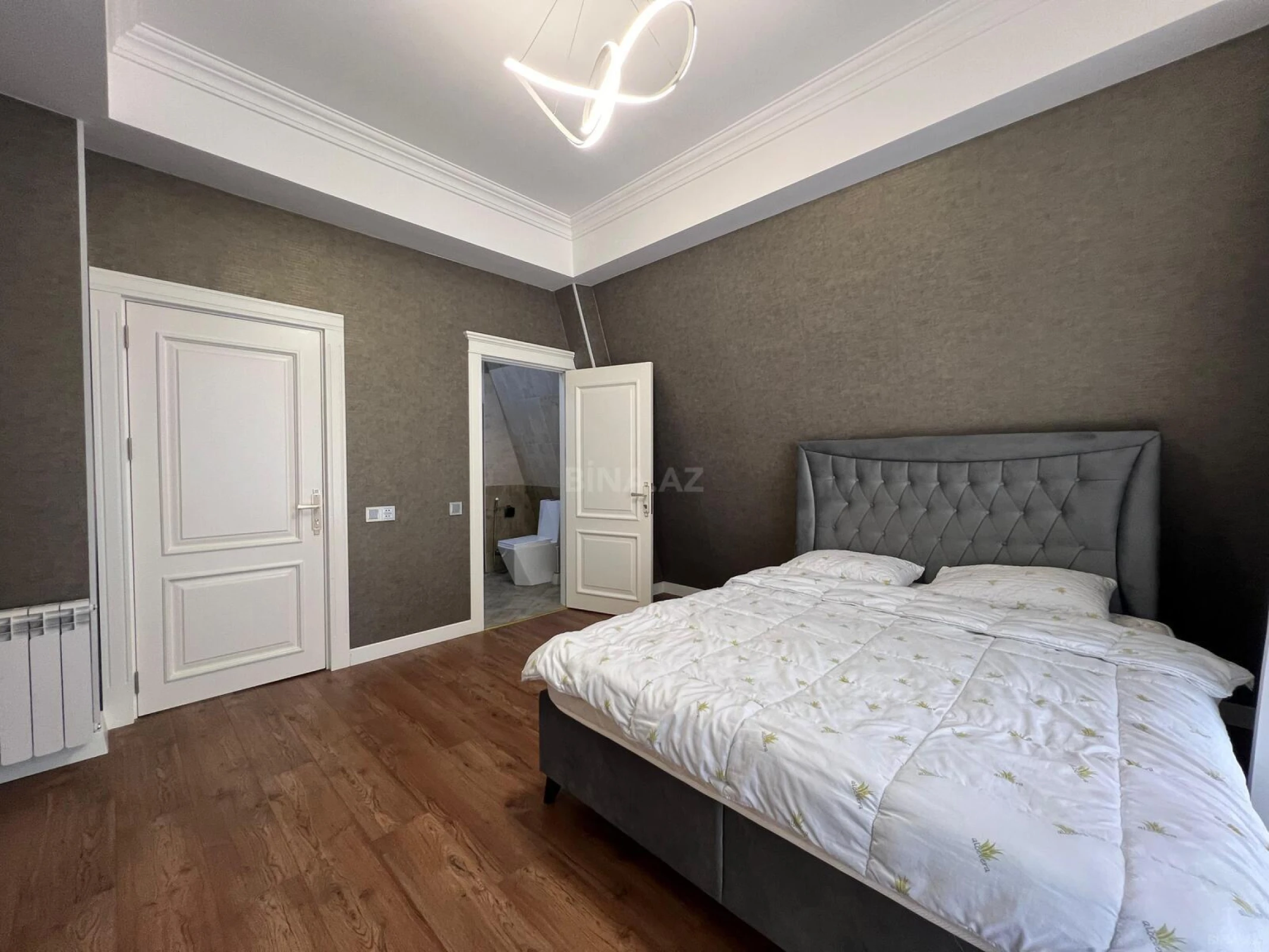 Kirayə verilir 4 otaqlı mənzil 155 m²