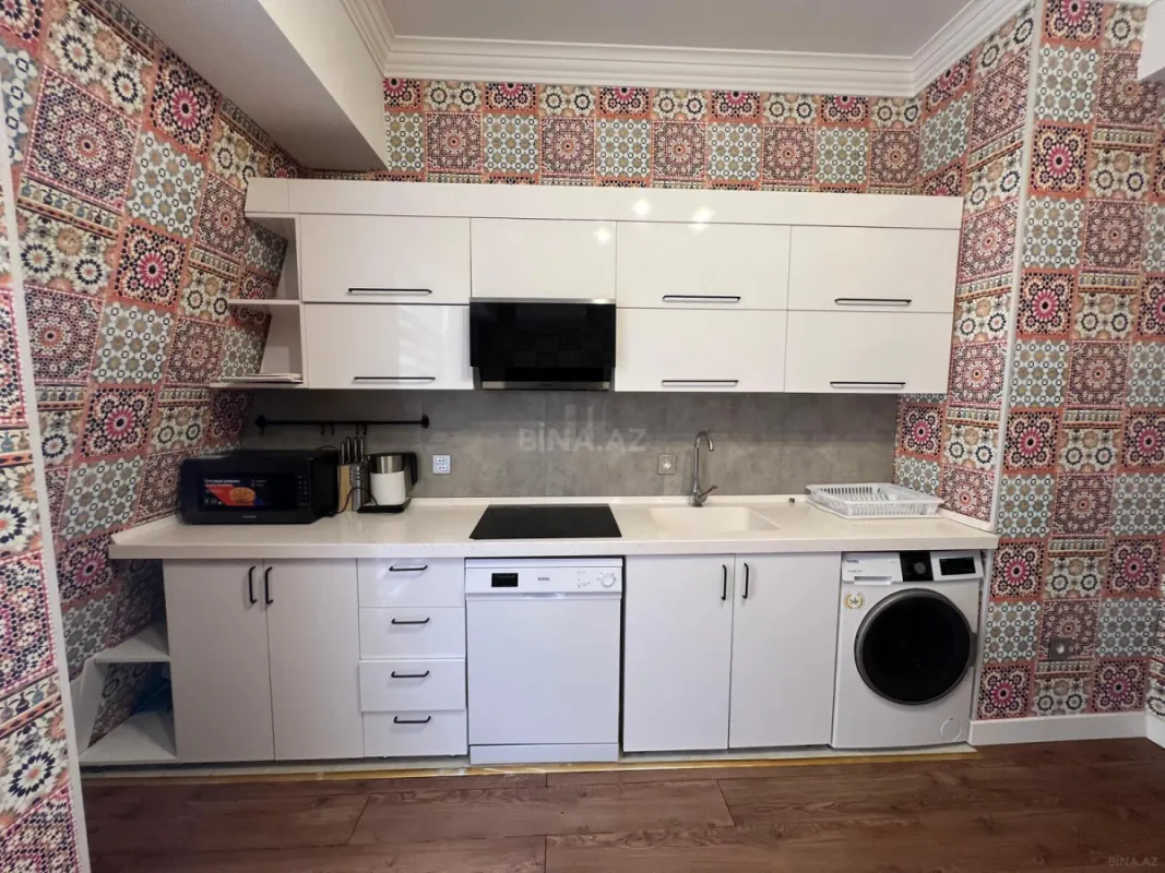 Kirayə verilir 4 otaqlı mənzil 155 m²