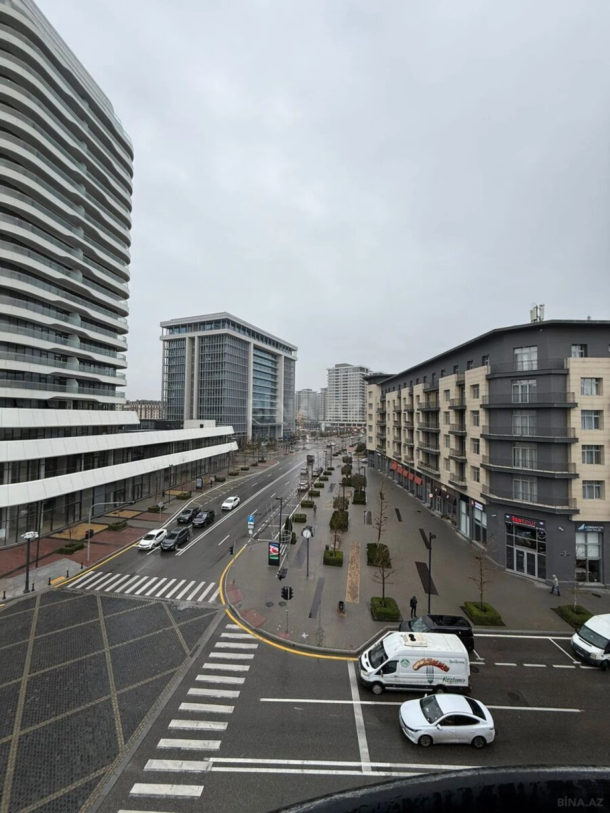 Satılır 3 otaqlı mənzil 124 m²