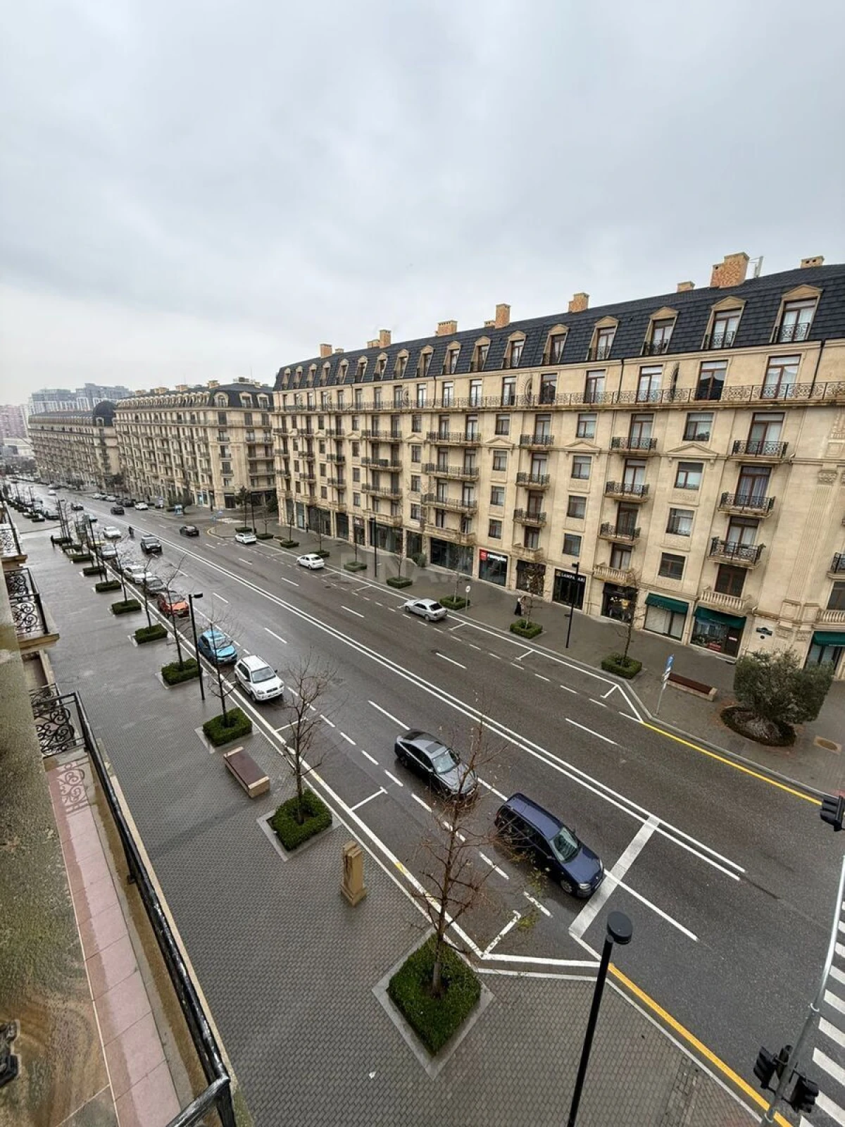 Satılır 3 otaqlı mənzil 124 m²