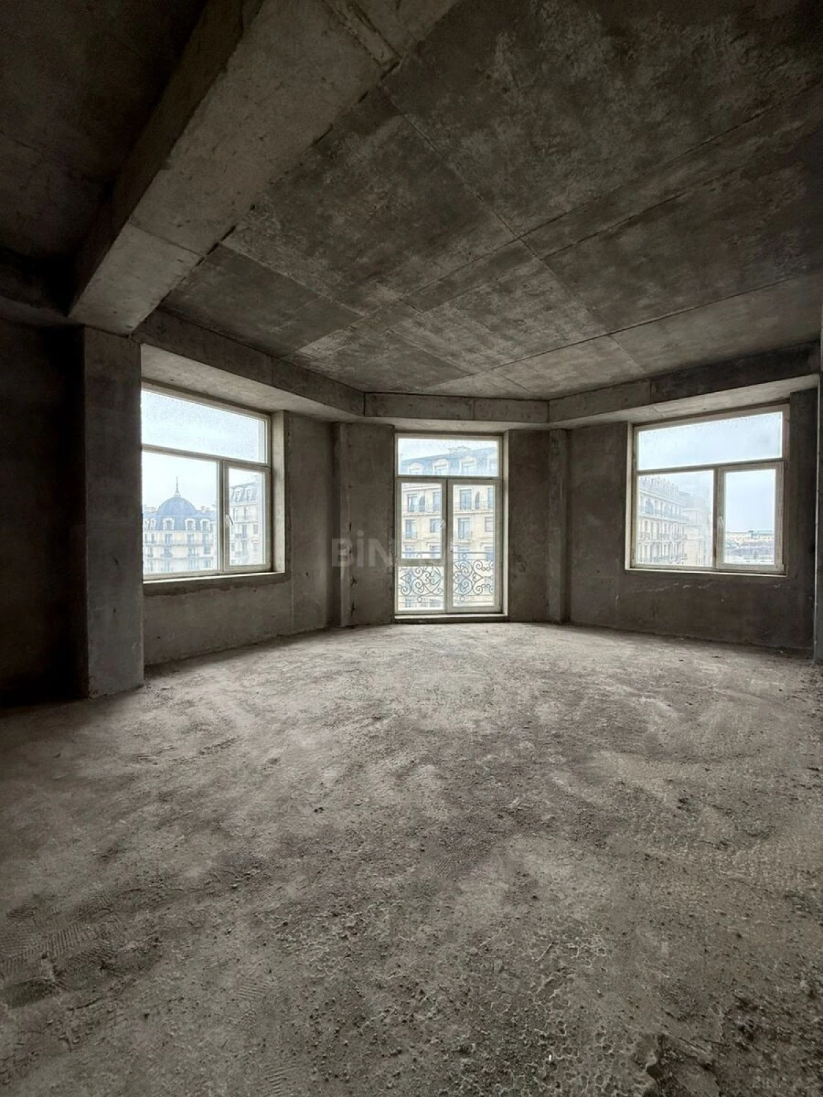 Satılır 3 otaqlı mənzil 124 m²