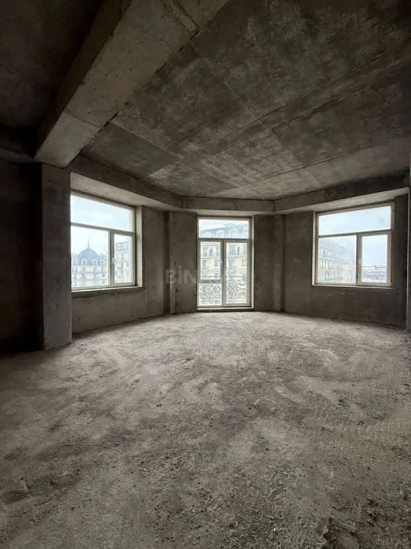 Satılır 3 otaqlı mənzil 124 m²