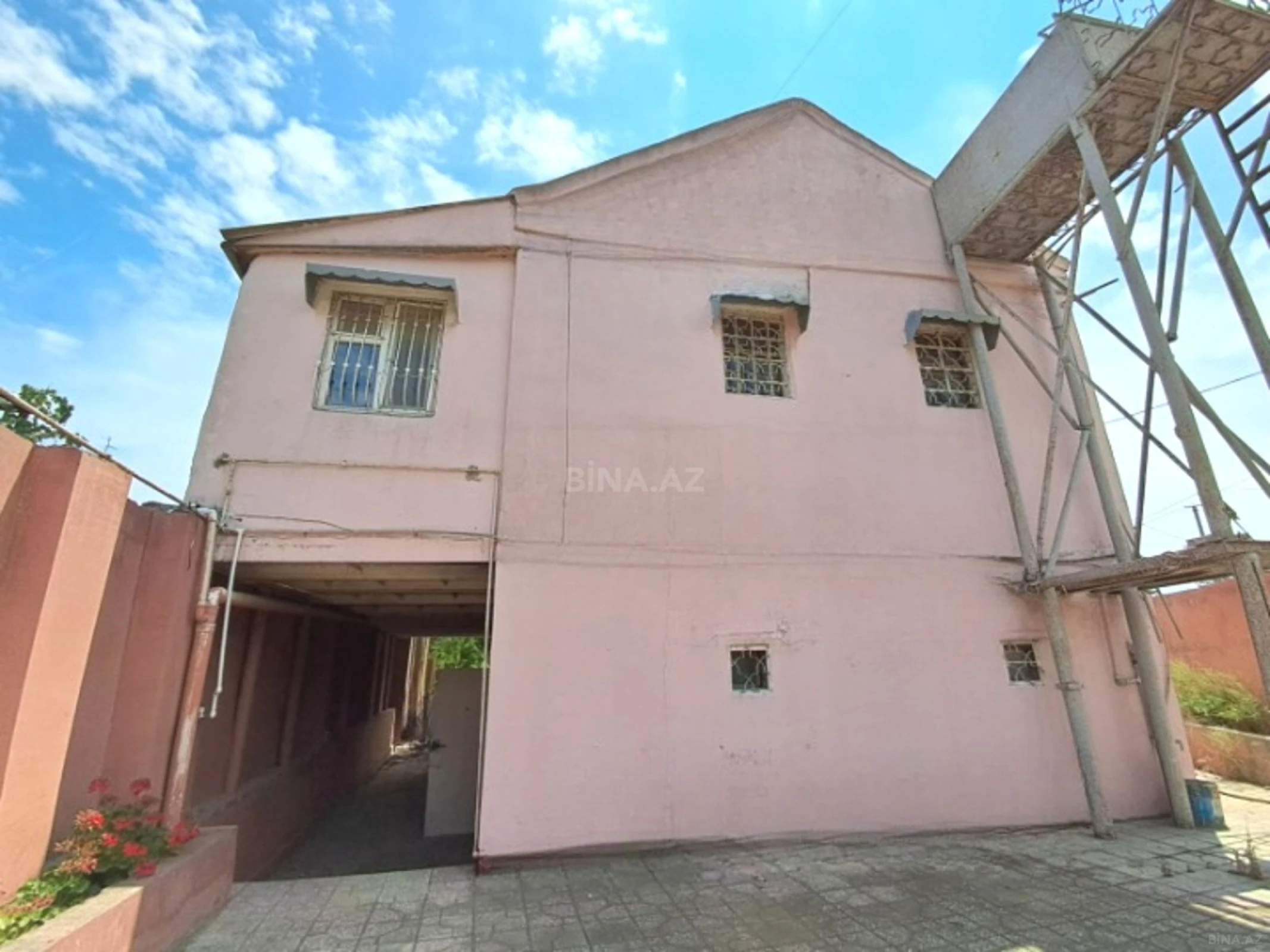 Satılır 7 otaqlı həyət evi 140 m²