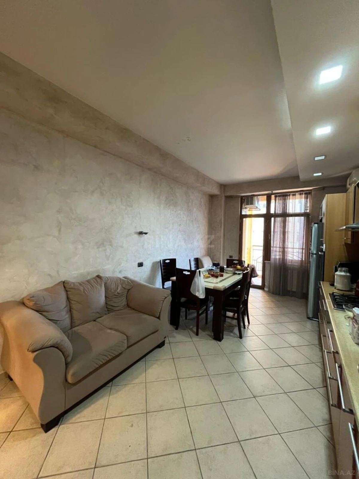 Satılır 3 otaqlı mənzil 185 m²