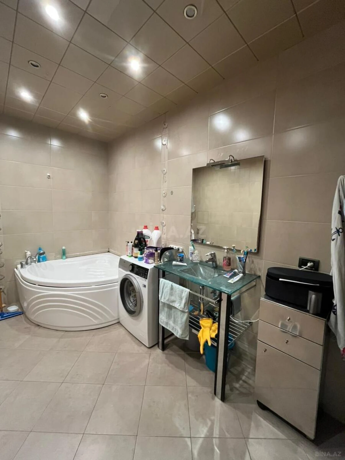 Satılır 3 otaqlı mənzil 185 m²