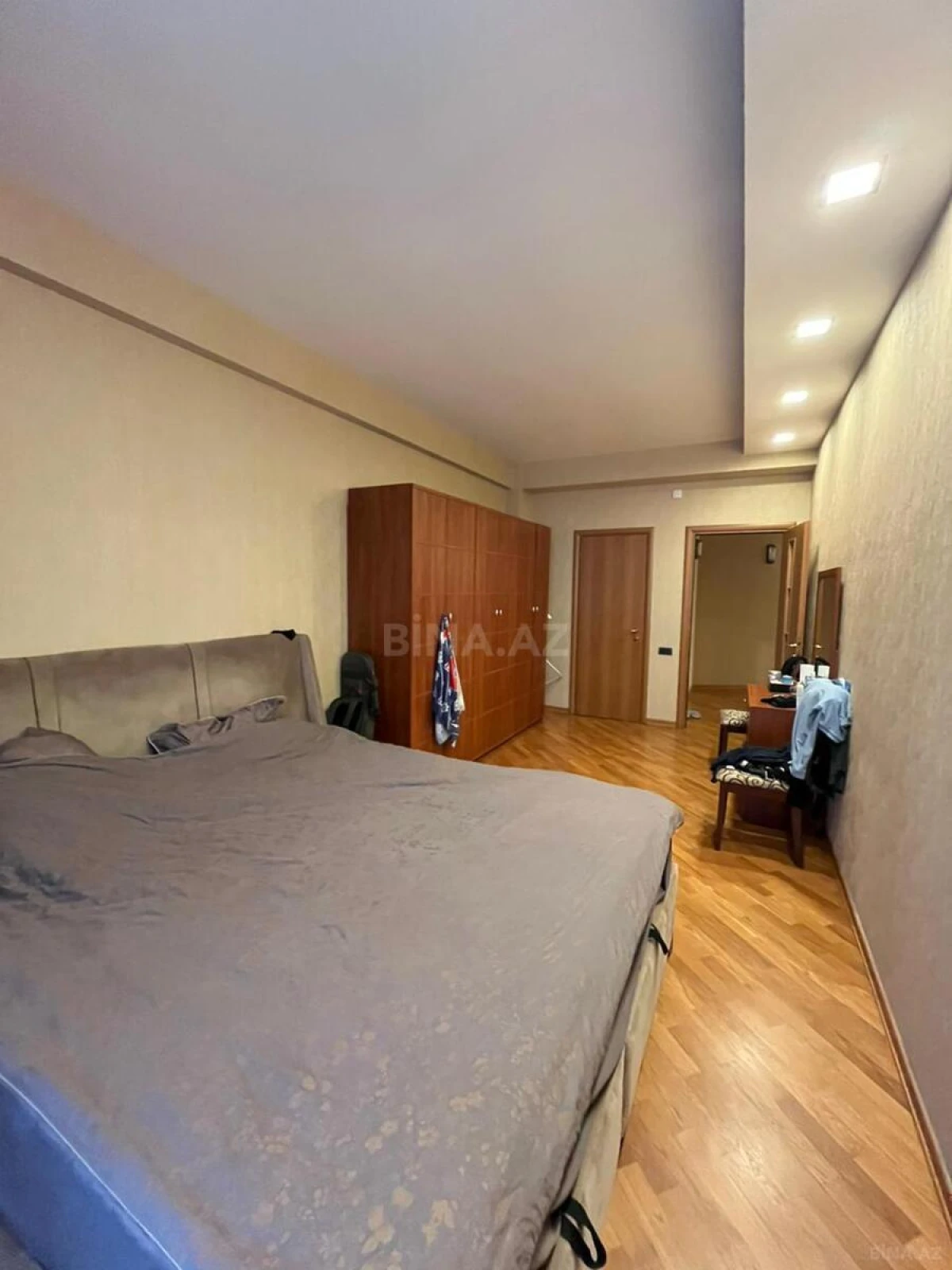 Satılır 3 otaqlı mənzil 185 m²