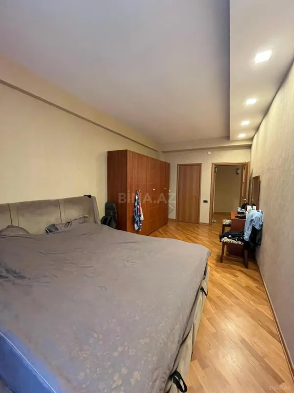 Satılır 3 otaqlı mənzil 185 m²