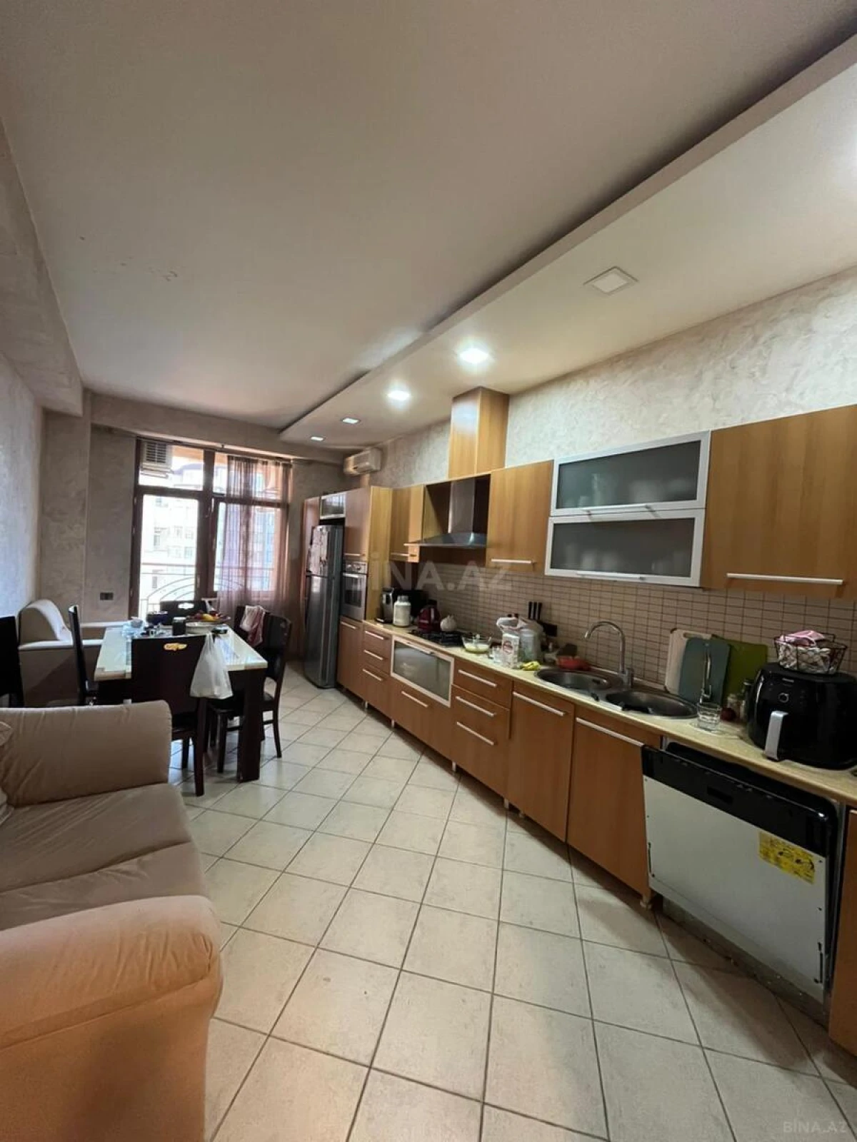 Satılır 3 otaqlı mənzil 185 m²