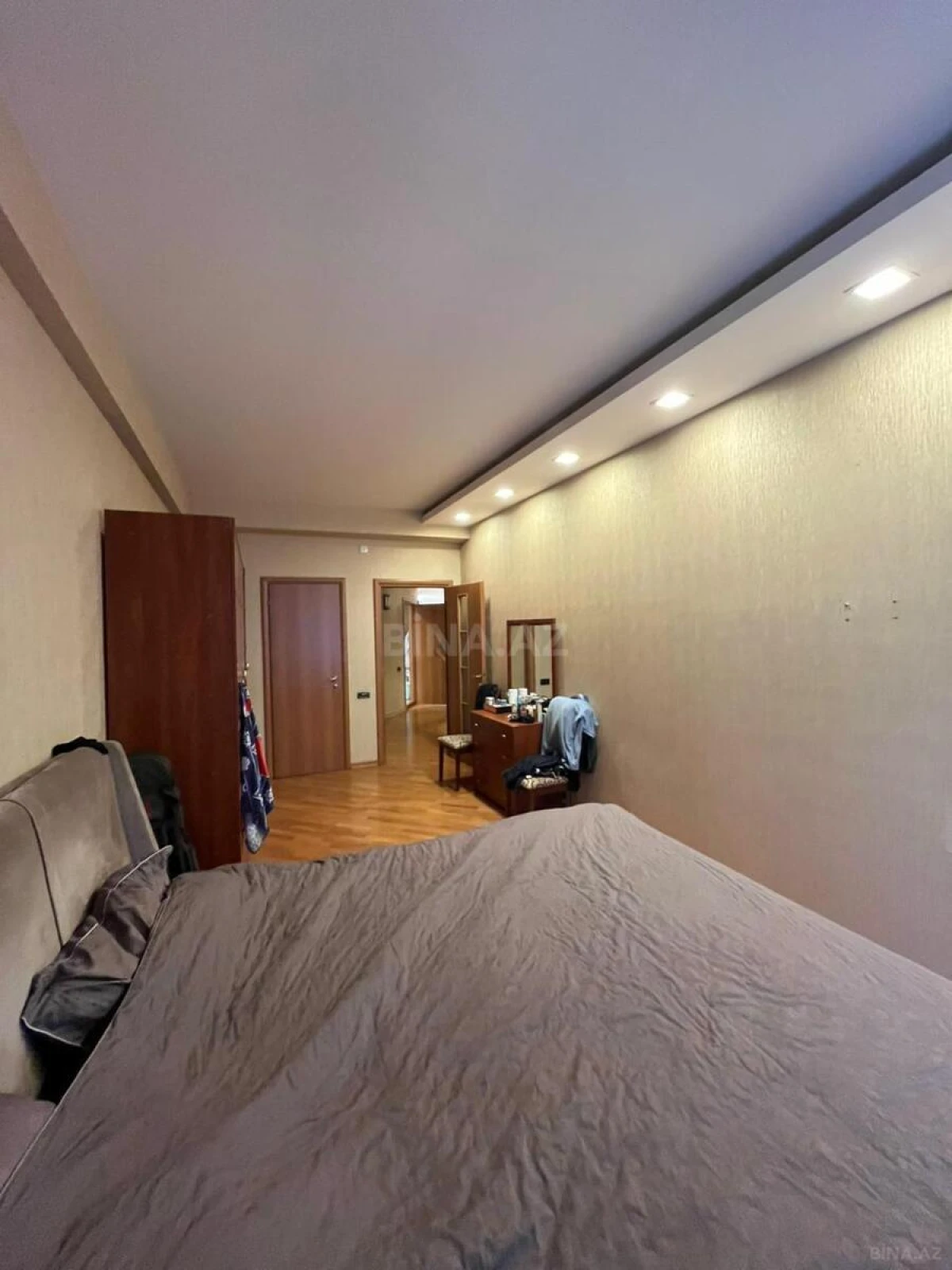 Satılır 3 otaqlı mənzil 185 m²