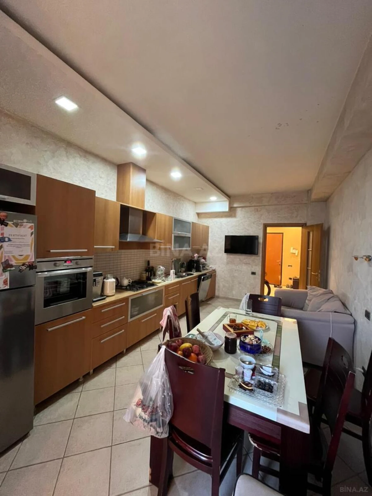Satılır 3 otaqlı mənzil 185 m²