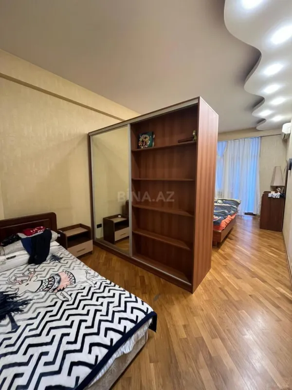 Satılır 3 otaqlı mənzil 185 m²