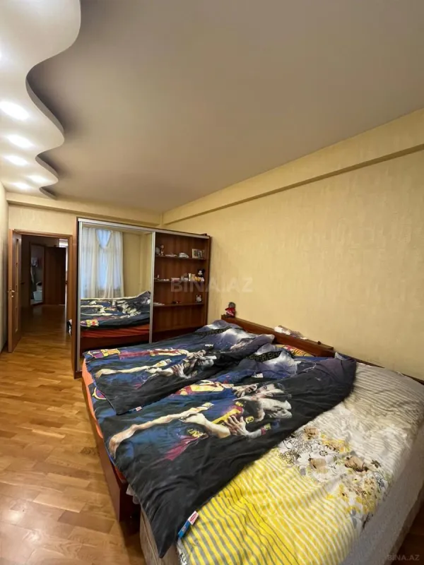 Satılır 3 otaqlı mənzil 185 m²