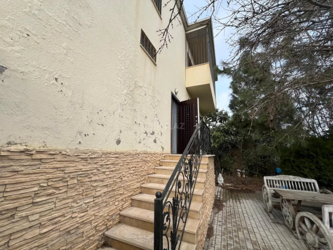 Satılır 4 otaqlı həyət evi 200 m²