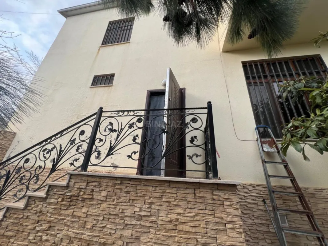 Satılır 4 otaqlı həyət evi 200 m²