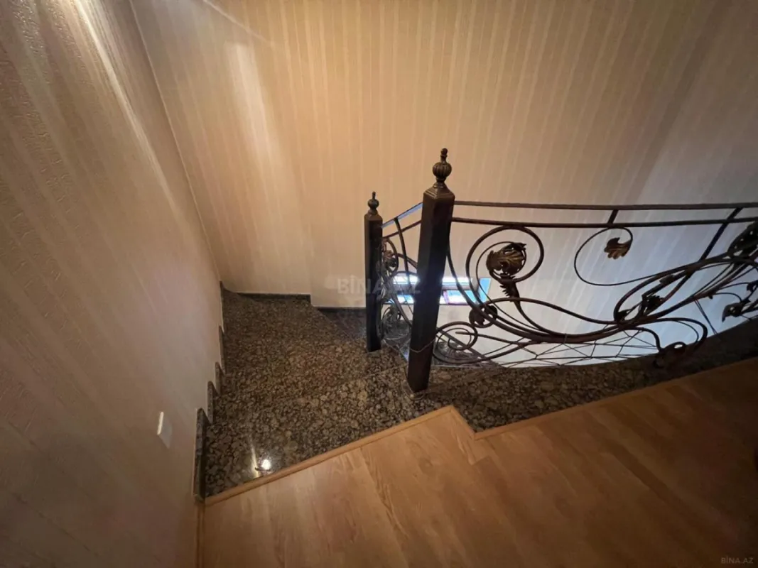 Satılır 4 otaqlı həyət evi 200 m²