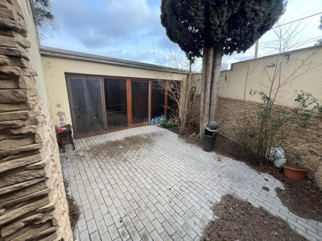 Satılır 4 otaqlı həyət evi 200 m²