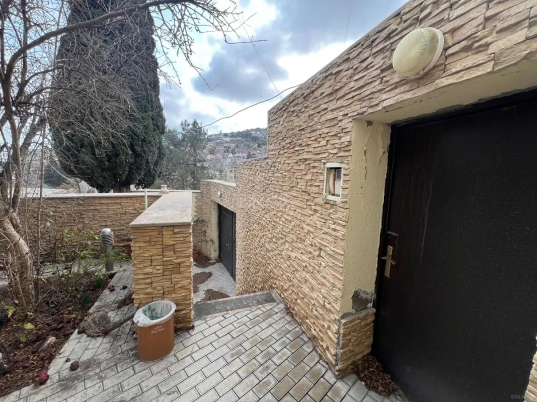 Satılır 4 otaqlı həyət evi 200 m²