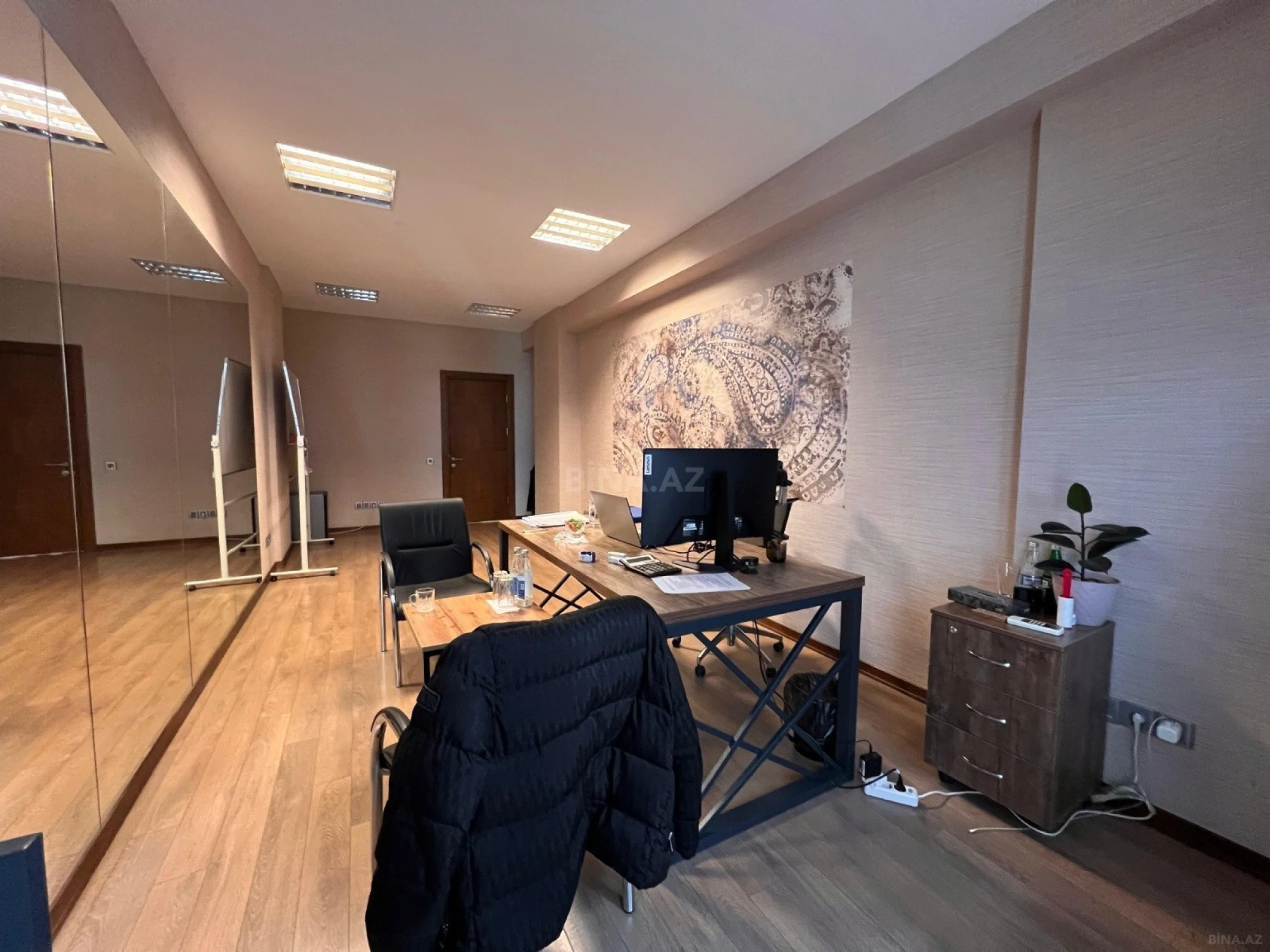 Kirayə verilir 6 otaqlı ofis 300 m²