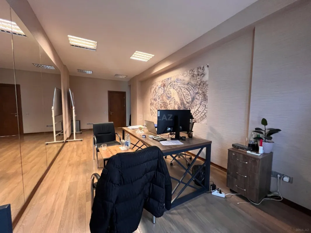 Kirayə verilir 6 otaqlı ofis 300 m²