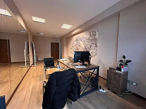 Kirayə verilir 6 otaqlı ofis 300 m²