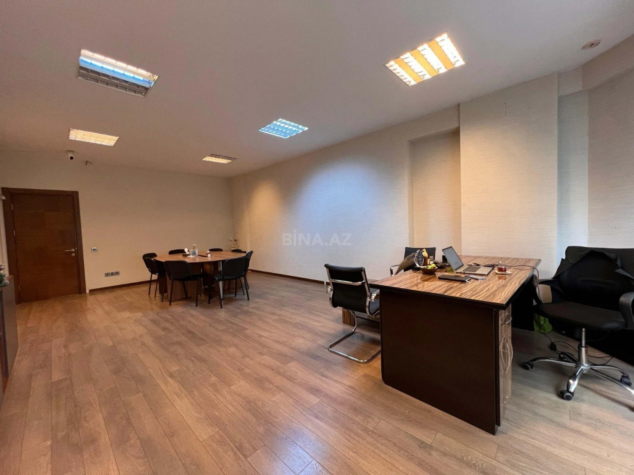 Kirayə verilir 6 otaqlı ofis 300 m²