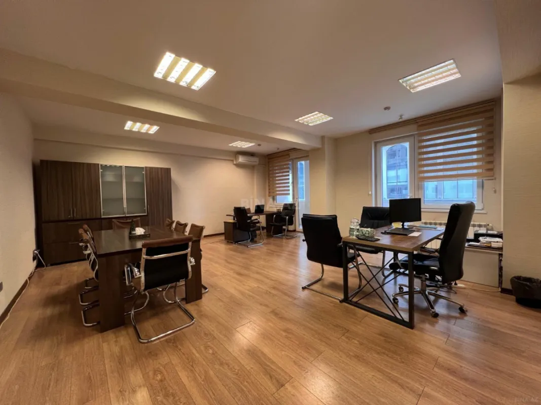 Kirayə verilir 6 otaqlı ofis 300 m²
