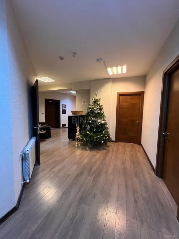 Kirayə verilir 6 otaqlı ofis 300 m²