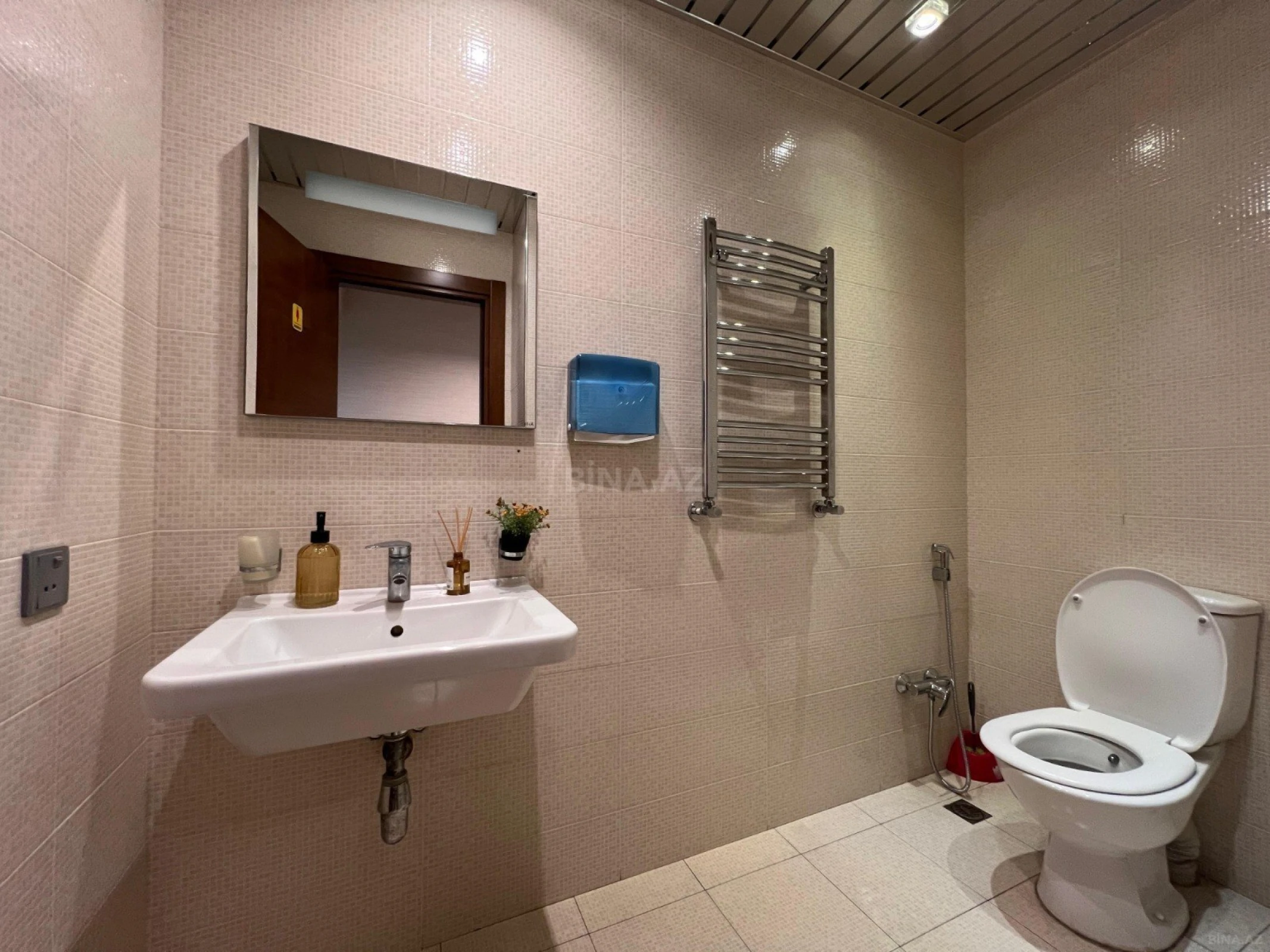 Kirayə verilir 6 otaqlı ofis 300 m²