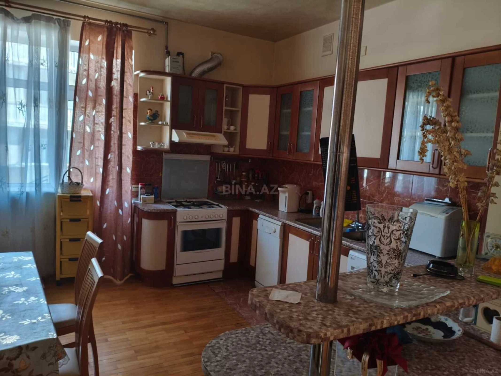 Satılır 5 otaqlı mənzil 140 m²